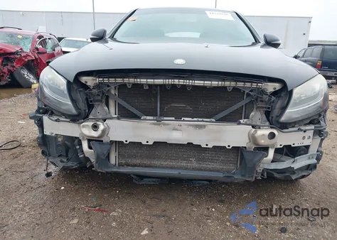 2016 Mercedes-Benz C 300 4Matic из США, поврежденный, VIN 55SWF4KB4GU105651